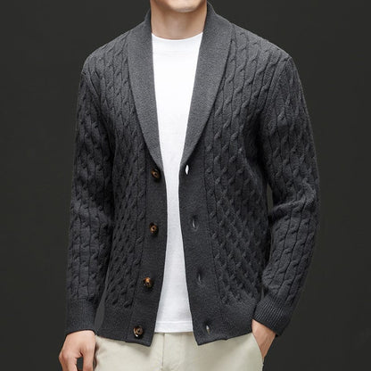 Adrian | Herren Merino-Cardigan – Schalkragen – Kabelstrick – Knopfleiste Hirschfeld 