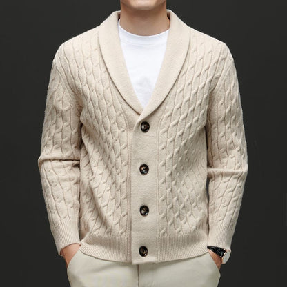 Adrian | Herren Merino-Cardigan – Schalkragen – Kabelstrick – Knopfleiste Hirschfeld Beige XS 