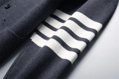 Daniel | Herren Strick-Cardigan V-Ausschnitt – Knopfleiste – baumwollreicher Feinstrick Hirschfeld 