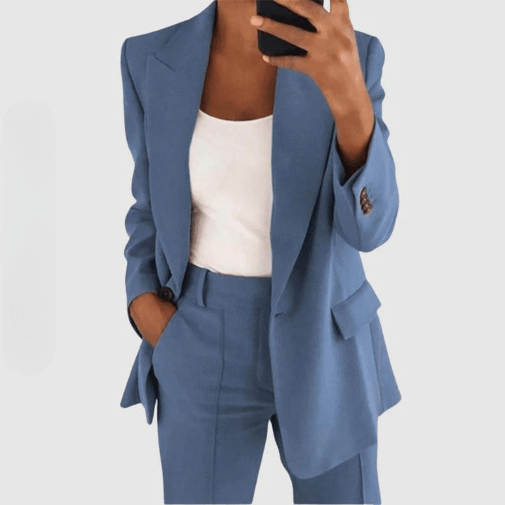 Bella | Damen Blazer-Set – Ein-Knopf-Blazer & Hose – Regular Fit – semi-stretch – Baumwolle-Seide sadiluxe berlin21022024 Hirschfeld Blau S 