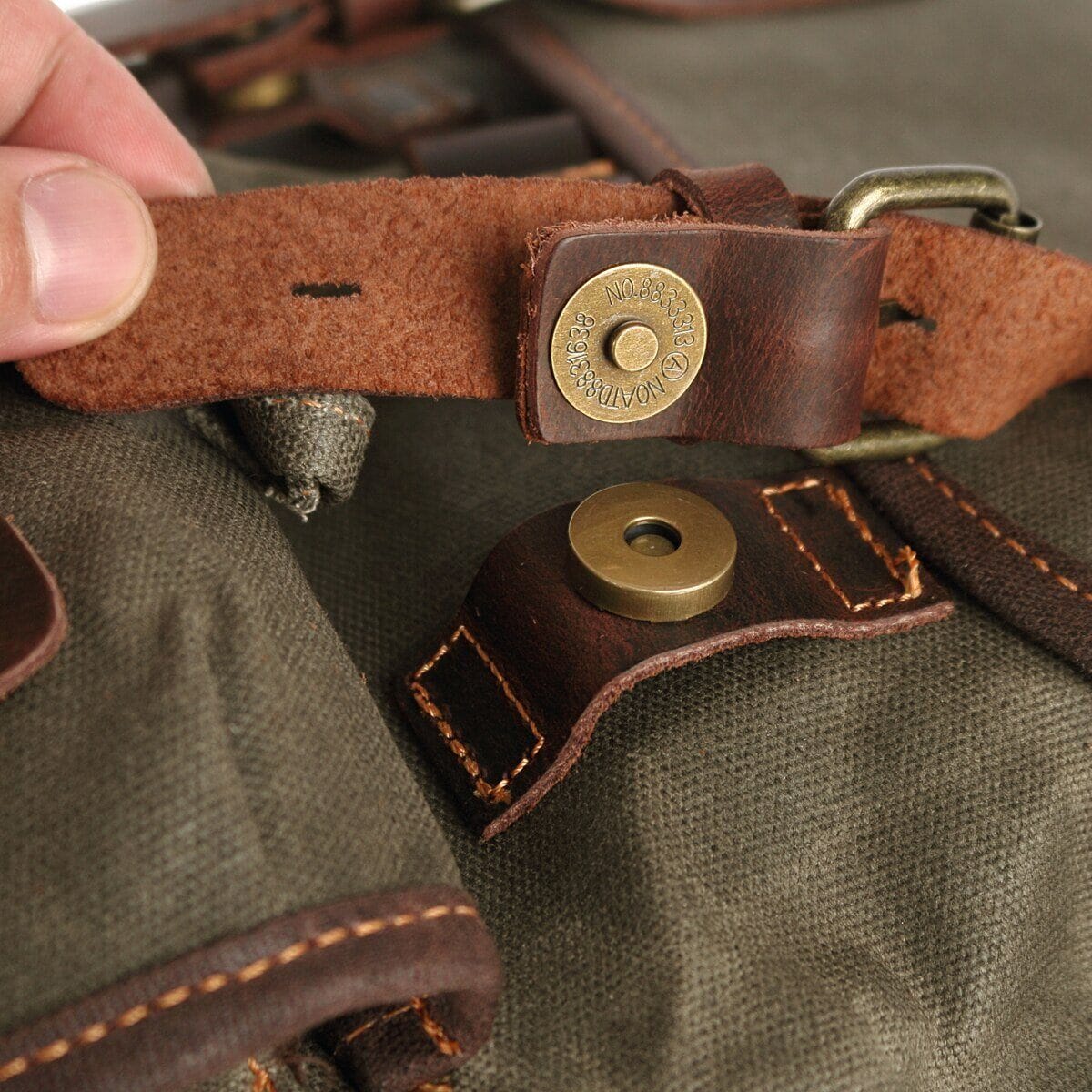 Robert | Rucksack Herren/Unisex – gewachstes Canvas & Vollnarbenleder – Laptopfach 15,6″ – 18 L – wasserabweisend canvas backpack Hirschfeld 