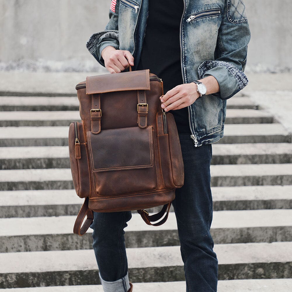 Eugene | Herren Leder Rucksack Klappenverschluss – Seitentaschen – Vollnarbenleder leather backpack Hirschfeld 